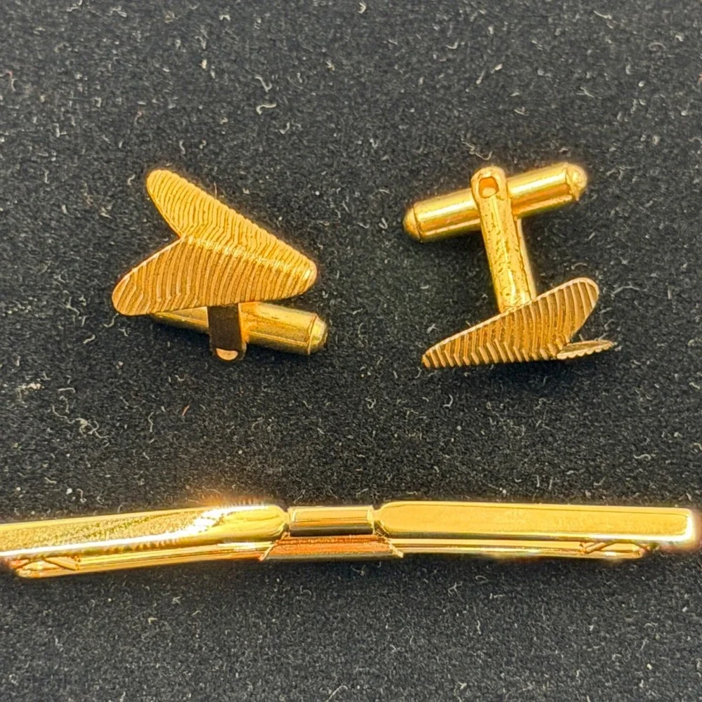Vintage Mens Gold Tone Textured Chevron Cufflinks and Tie Bar Set MCM Style